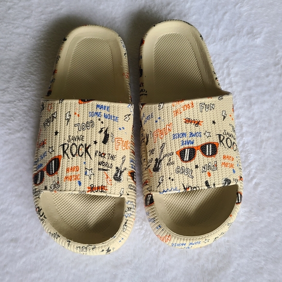 Rock & Roll Adult Foam Pillow Slide Sandals Unisex 9.5 to 10 womens/ 8-9 mens - Picture 3 of 7